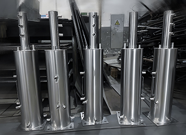 數(shù)控車床。CNC 數(shù)控銑床精密加工